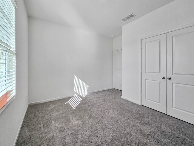 Building Photo - ***Move-in Special*** Move in by January 15,2026 and receive $500 off on second month’s rent!