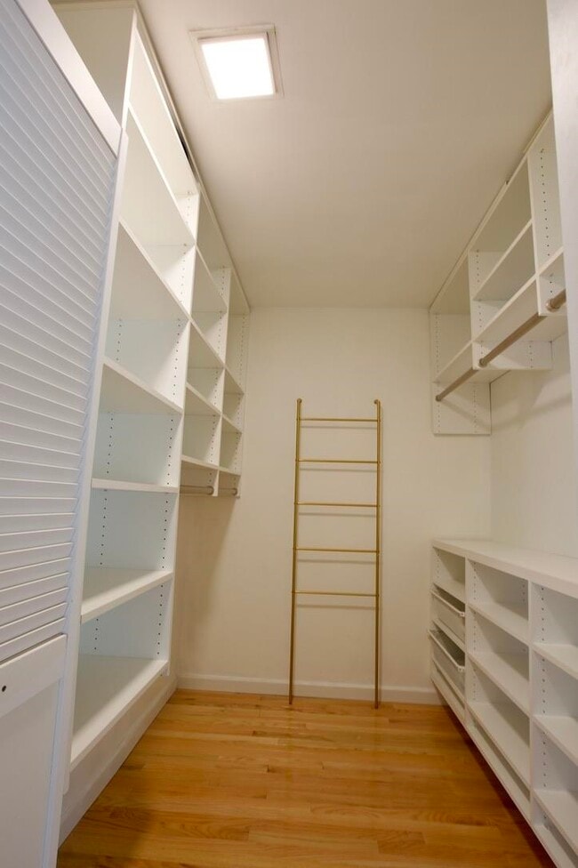 Building Photo - 702 Mainsail Ln