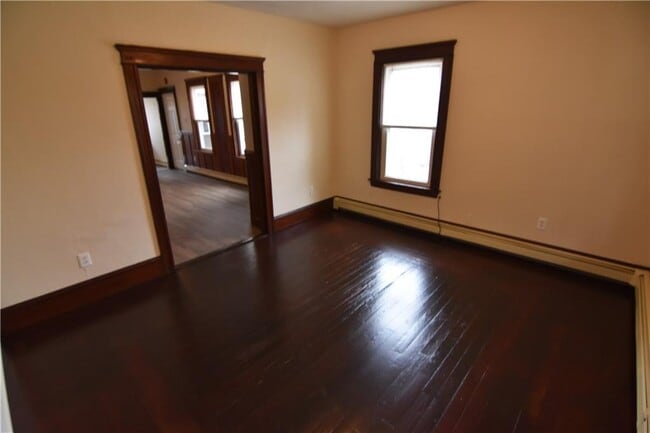 Building Photo - 818 Bernon St