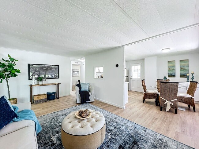 Building Photo - Gorgeous fully remodeled 2-Bedroom, 2 Bath...