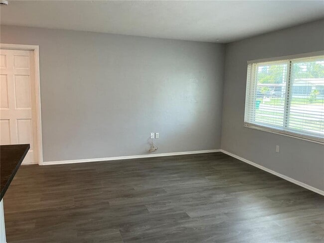 Building Photo - 10888 Temple Ave