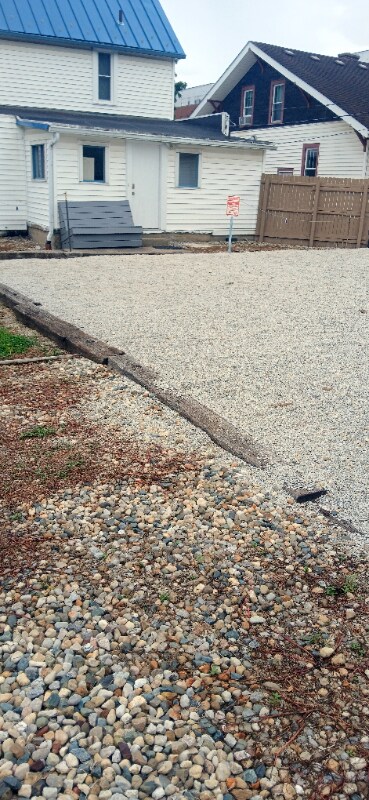 Building Photo - 606 Dodge St