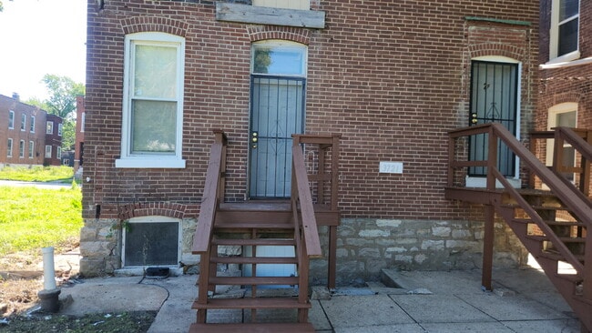Building Photo - 3721 Iowa Ave