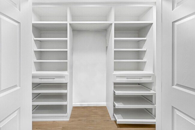 Building Photo - 7555 Katy Fwy