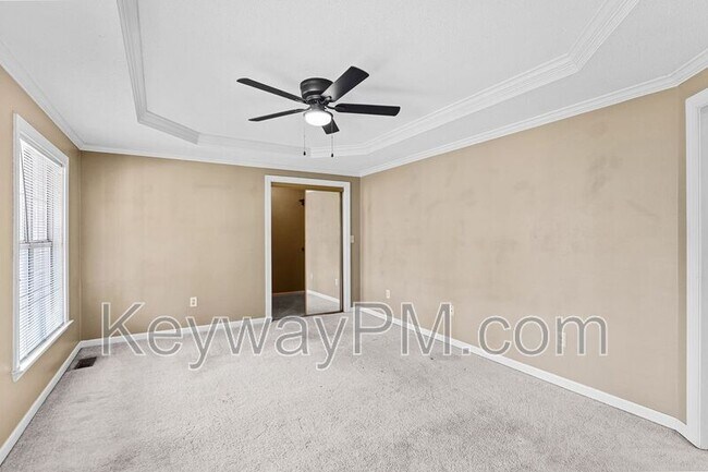 Building Photo - 15 Mulberry Ln