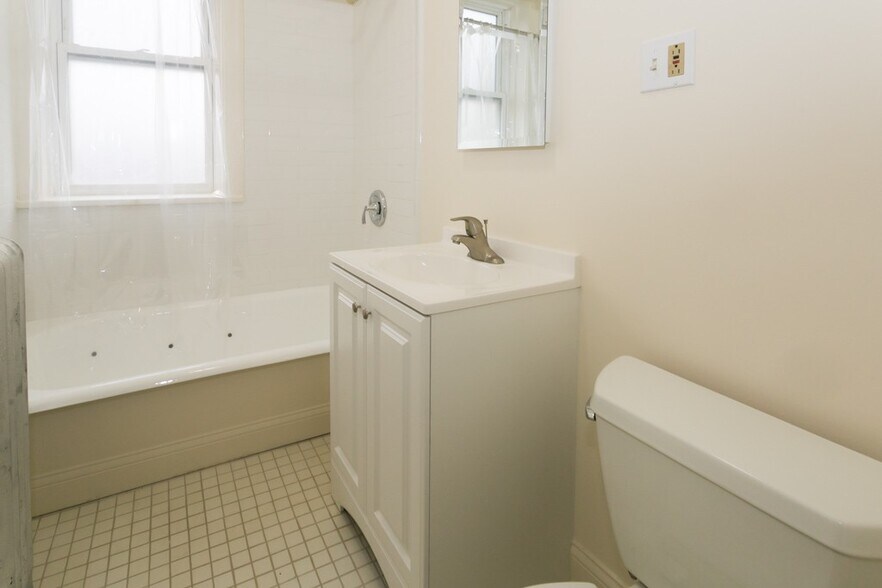 Building Photo - 4311 N Francisco Ave