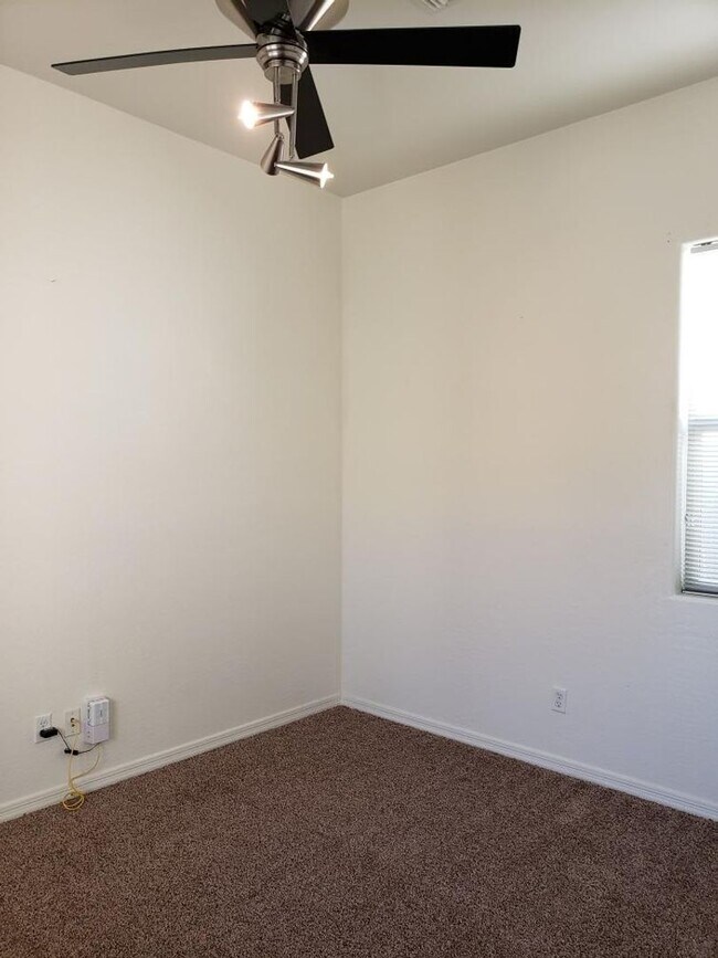 Building Photo - 760 E Indian Wells Pl