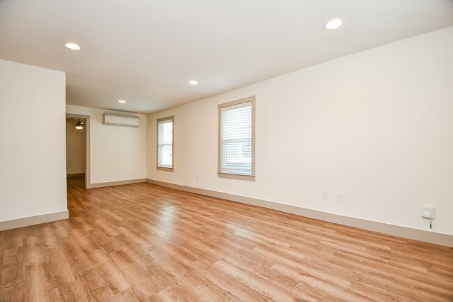 Building Photo - 1009 Enid St