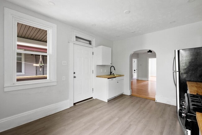 Building Photo - 346 39th St