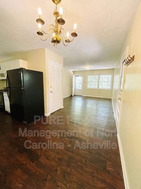 Building Photo - 25 Evelake Dr