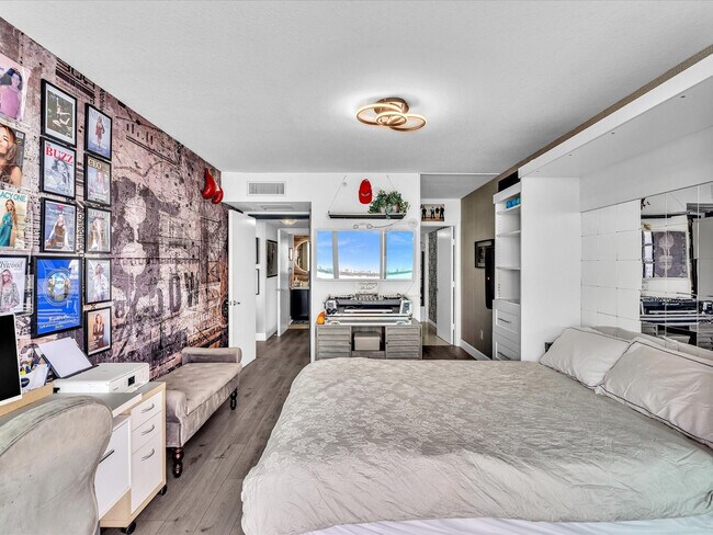 Building Photo - 665 NE 25th St