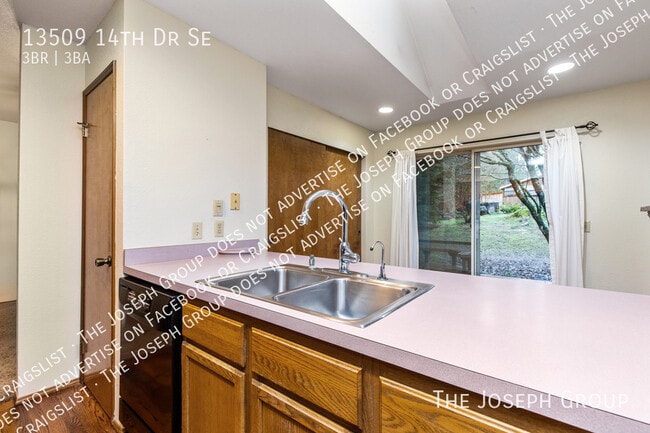 Building Photo - 13509 14th Dr SE