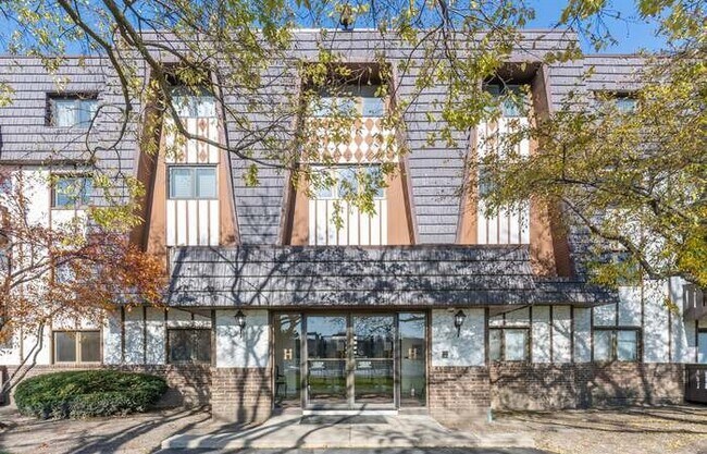 Building Photo - 13200 W Heiden Cir