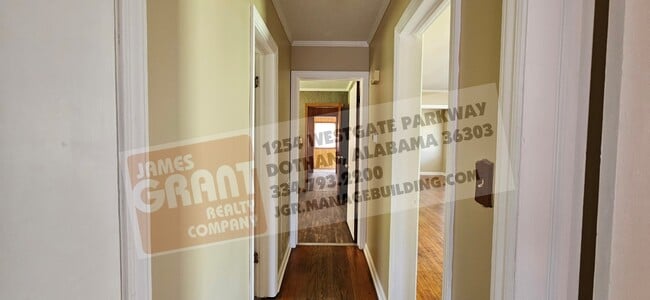 Building Photo - 2004 Roebuck St