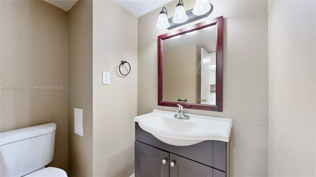 Building Photo - 18011 Biscayne Blvd