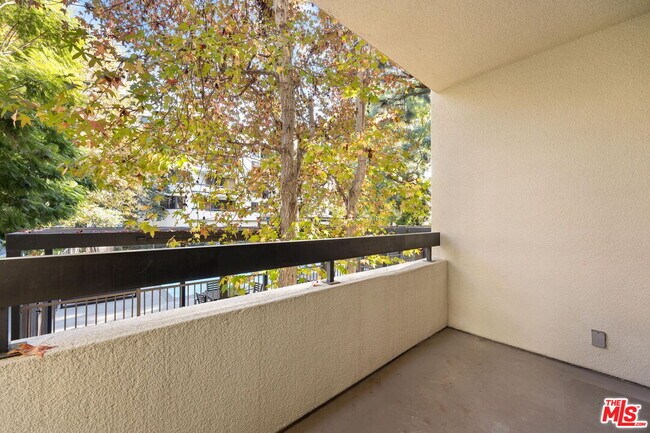 Building Photo - 2122 Century Park Ln