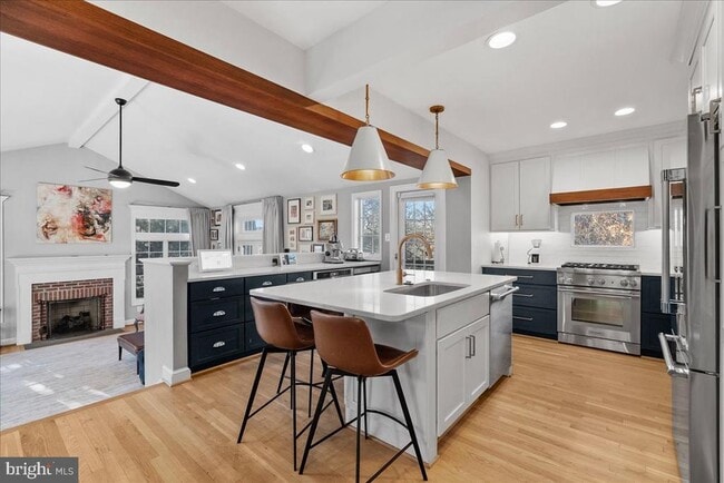 Building Photo - 2412 N Columbus St