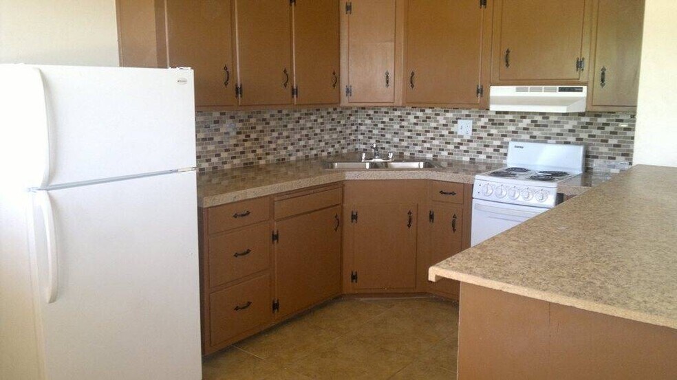 Kitchen - 628 E Drachman St