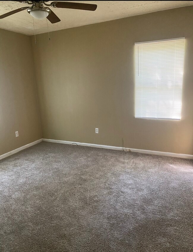 Building Photo - 4910 Sunnybrook Dr