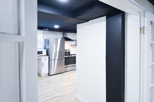 Building Photo - 5 Bedroom || 2 Bathroom - Single Family Ho...