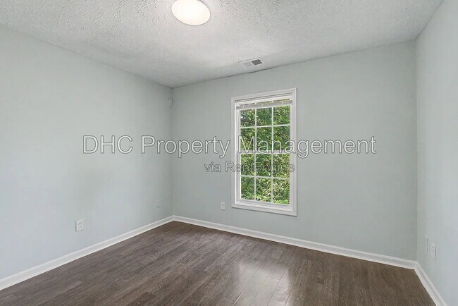 Building Photo - 1167 Hubbard St SW