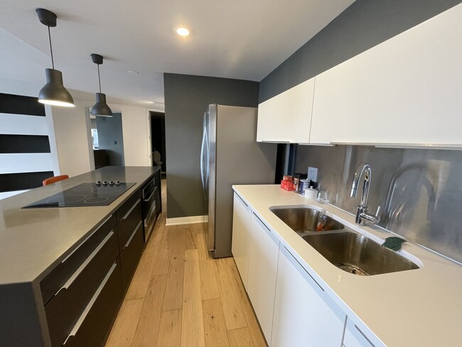 Building Photo - 505 N Lake Shore Dr