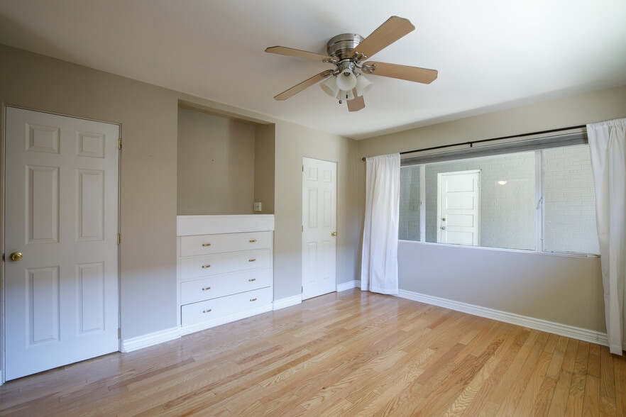 Bedroom 1 - 543 W Coronado Rd