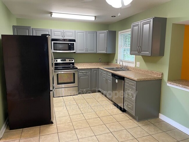 Building Photo - 305 Ilex Dr