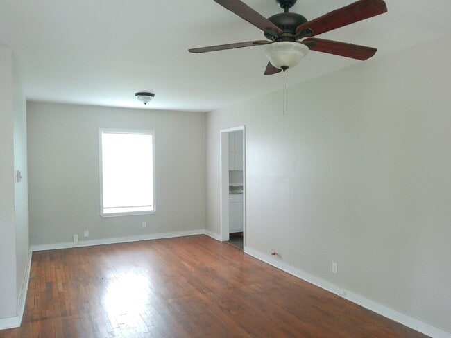 Building Photo - 2837 Sarita St