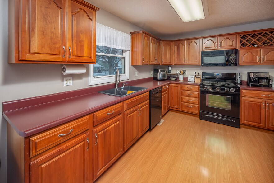 Building Photo - 3117 Windsor Dr