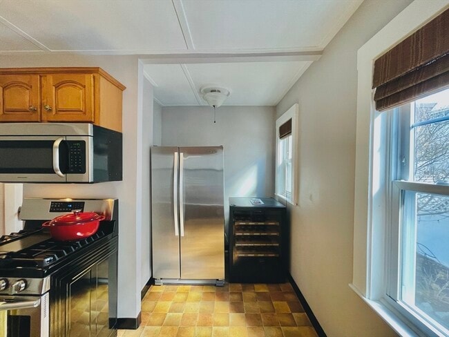 Building Photo - 15 Woods Ave