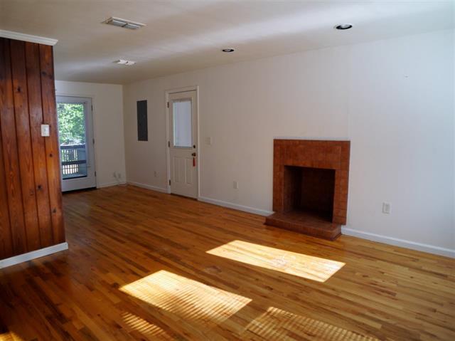 Building Photo - 5022 Ruthenia Rd