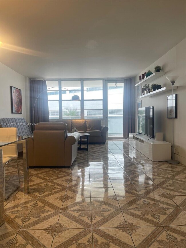 Building Photo - 3725 S Ocean Dr