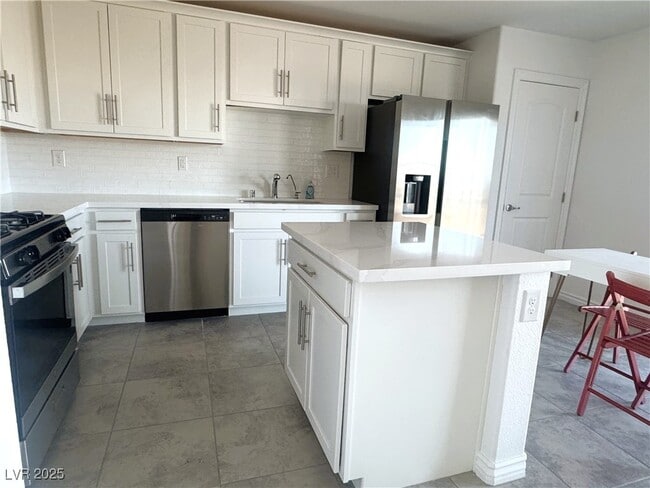 Building Photo - 356 Rosefinch St