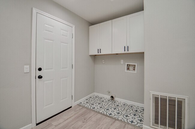 Building Photo - 22018 Grand Forks Dr