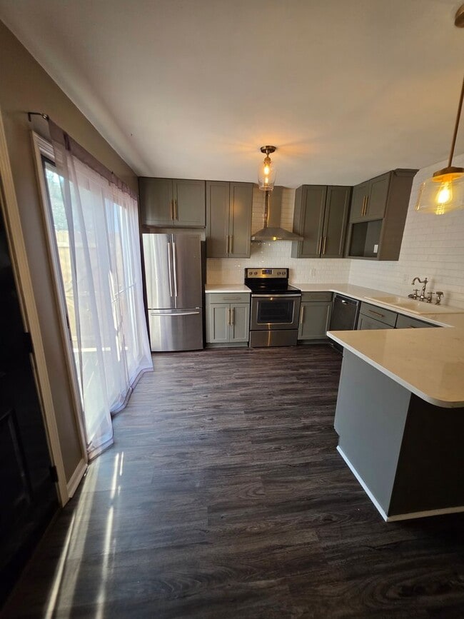 Building Photo - 2220 Woodridge Ln