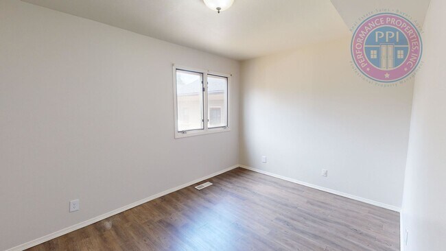 Building Photo - far455