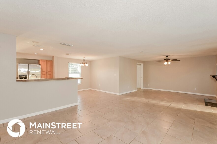 Building Photo - 4600 Sloan Ave