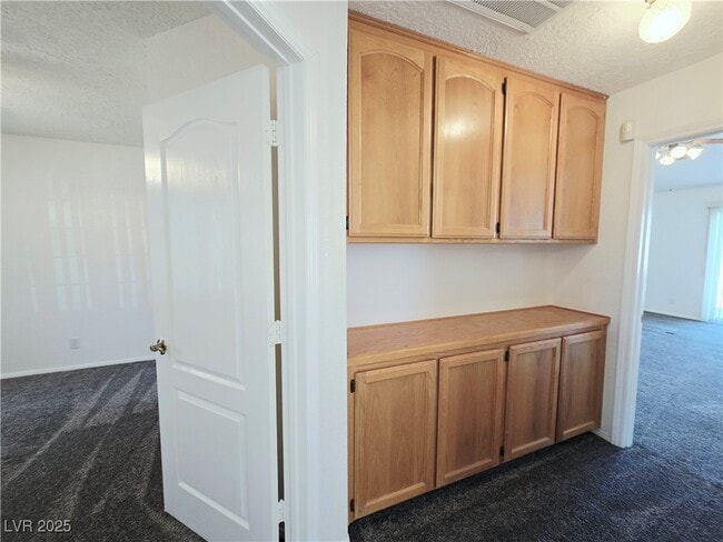 Building Photo - 250 S E Comstock Cir