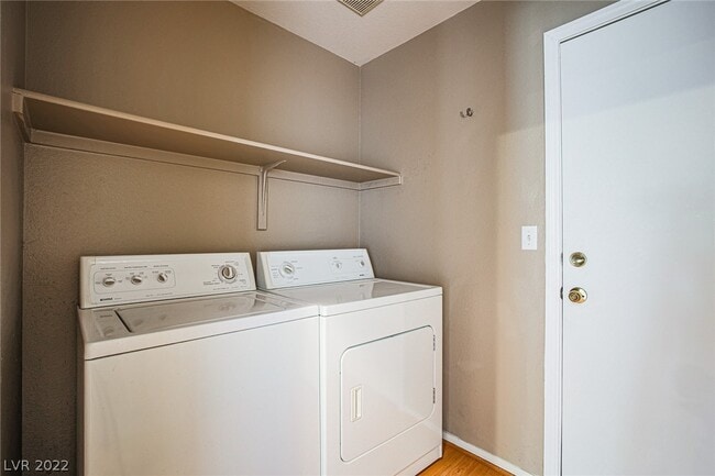 Building Photo - 1917 Crystal Glen Ct