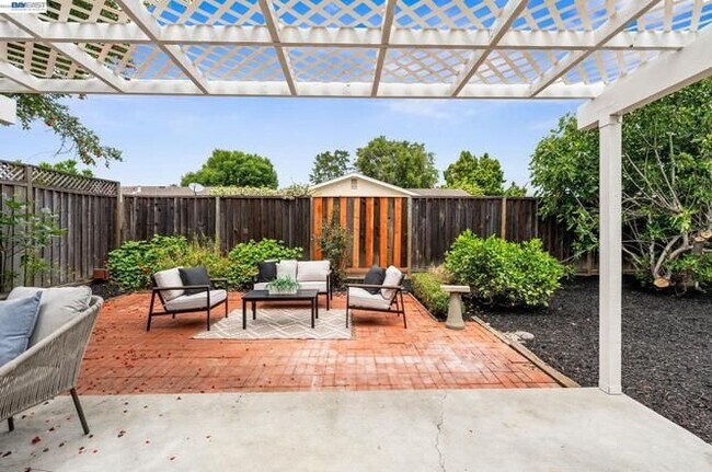 Building Photo - 7415 Bovet Way