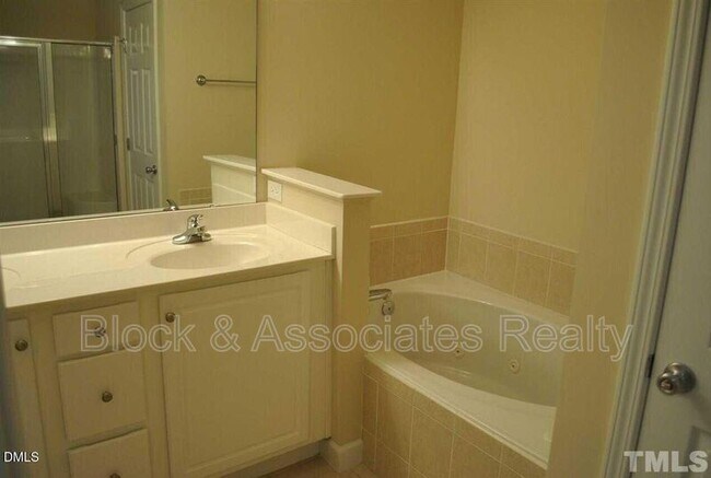 Building Photo - 4305 Flintlock Ln