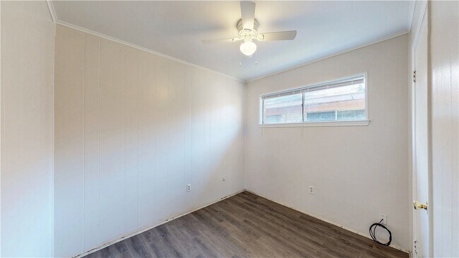 Building Photo - 206 Lynn Dr