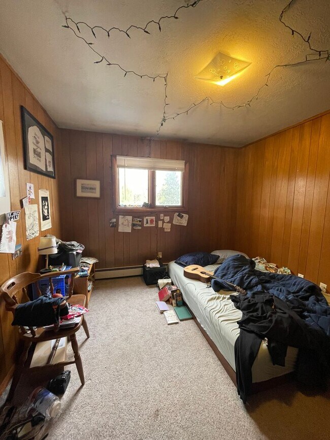 Building Photo - STUDENTS WELCOME! Split-Level Home in Midtown Ft. Collins