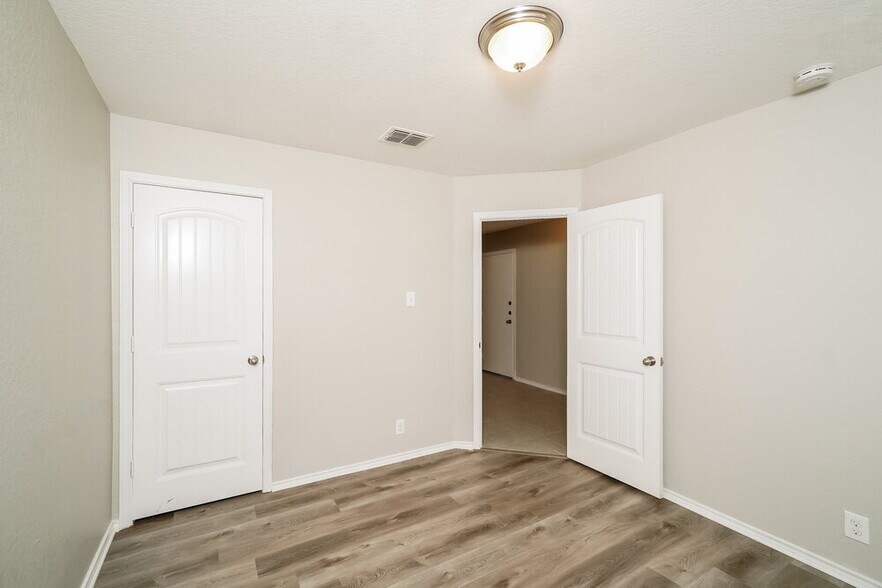 Building Photo - 15130 Cinnamon Teal