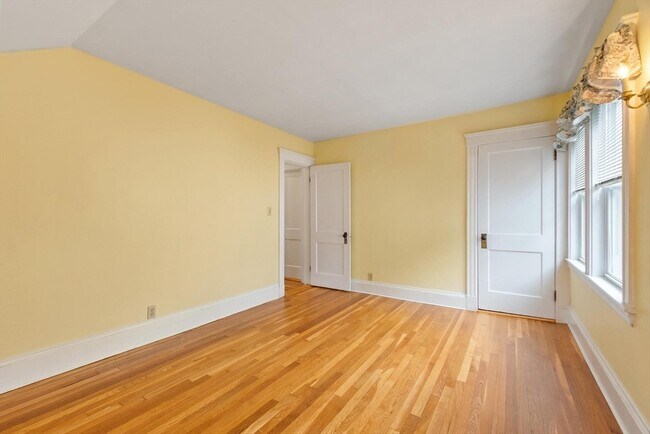 Building Photo - 76 Lynde Ave