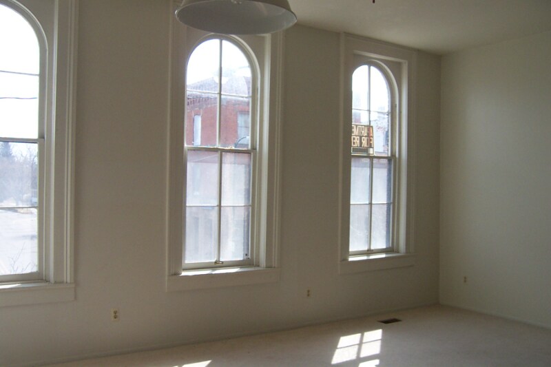 Building Photo - 140 E Main St