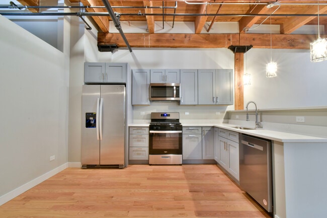 Building Photo - 11 E Illinois St