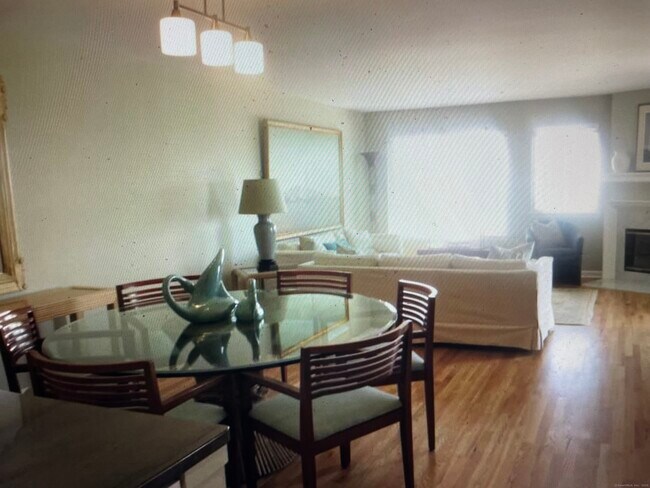 Building Photo - 1 Mansfield Grove Rd