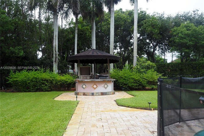 Building Photo - 2750 Jockey Cir